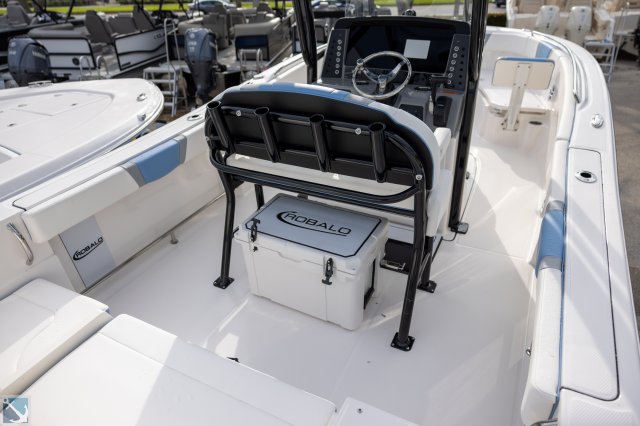 New 2024 Robalo 232 Explorer for sale